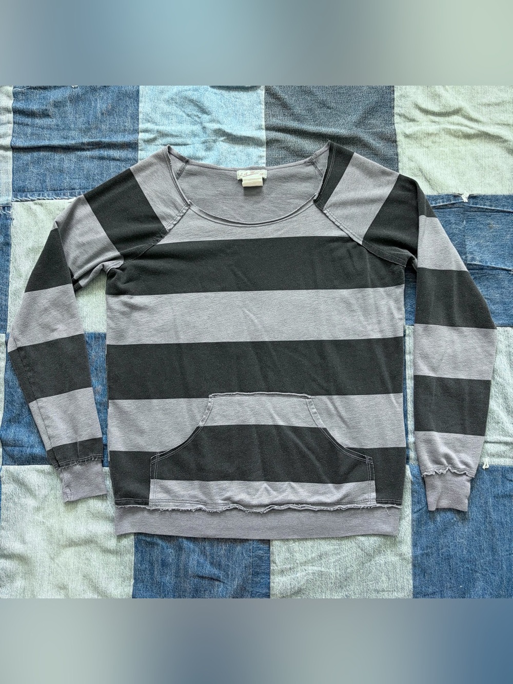 2000s LA movers grey striped long sleeve shirt wide neck kangaroo pocket size M
